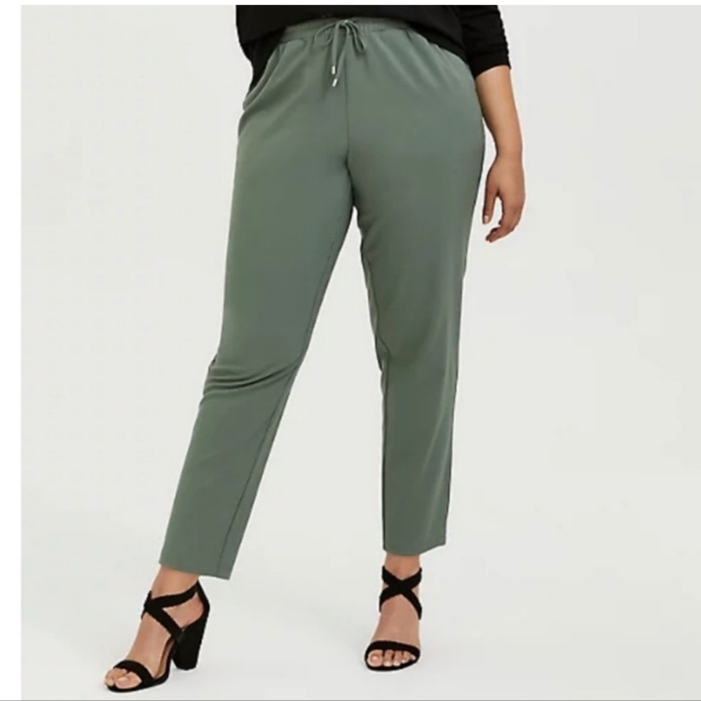 Torrid Olive Green Crepe Paperbag Waist Tapered Leg Pants Size 3 X